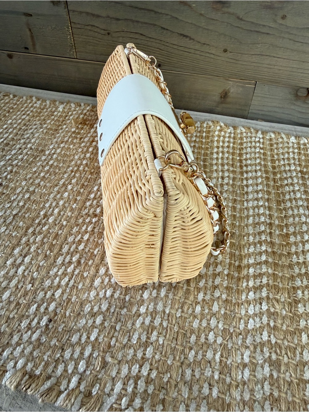 Tommy Bahama Natural Straw Crossbody with White Leather Trim and Gold Chain, NWT - Picture 4 of 8